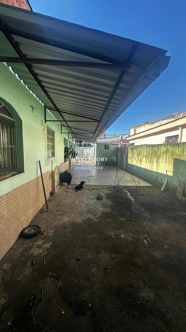  - Casa com terreno gigante em campo grande