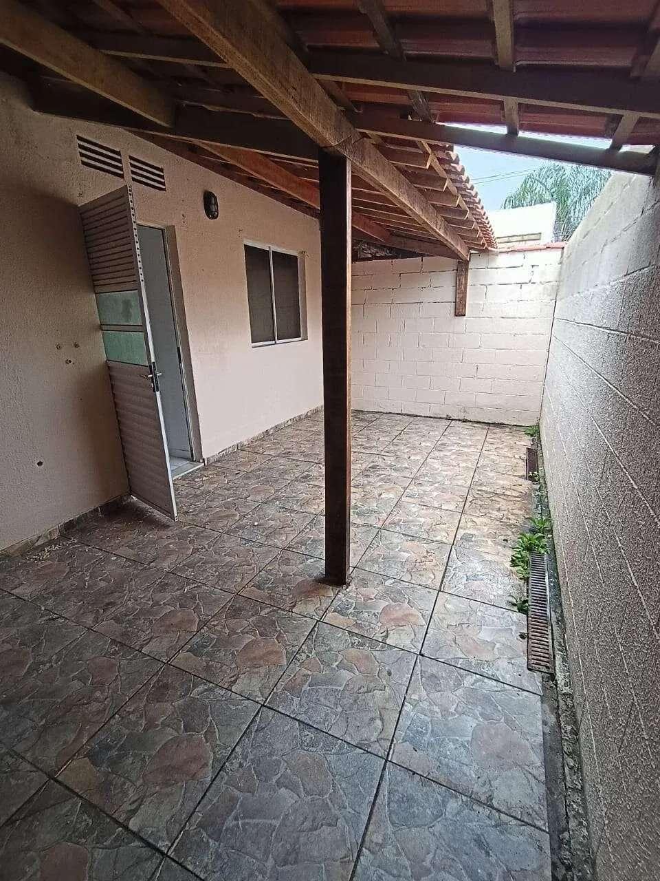  - Casa Térrea com 2 quartos e quintal amplo em Condominio com piscina - Caminho do Parque - proximo ao park shopping de Campo Grande